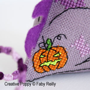 Faby Reilly - Batty Buddy Bug (cross stitch pattern chart) (zoom3)