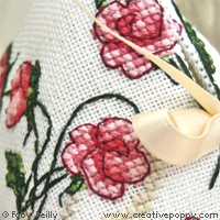 Sweet roses humbug - cross stitch pattern - by Faby Reilly Designs (zoom 3)