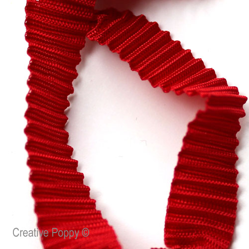 pleated ribbon, with preformed folds, accordeon style