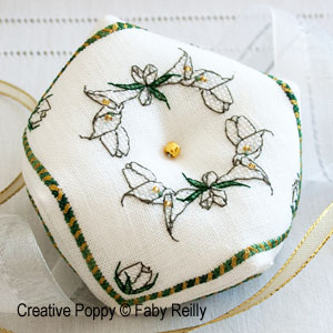 Faby Reilly - White Lily Biscornu (cross stitch pattern chart) (zoom 2)