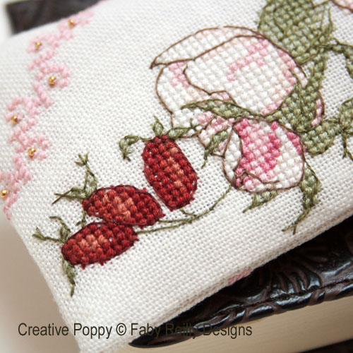 Faby Reilly Designs - Wild Rose Glasses case zoom 2 (cross stitch chart)