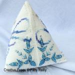 Faby Reilly - Frosty Snow Flake Humbug, Christmas ornament (cross stitch pattern chart) (zoom3)