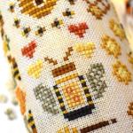 Kateryna - Stitchy Princess - The World of Bees, zoom 2  (cross stitch chart)