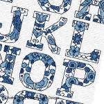 Lesley Teare Designs - Delft Blue alphabet, zoom 4 (Cross stitch chart)
