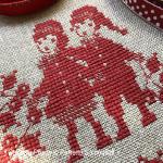 Perrette Samouiloff - Red Lace and Holly Christmas zoom 2 (cross stitch chart)